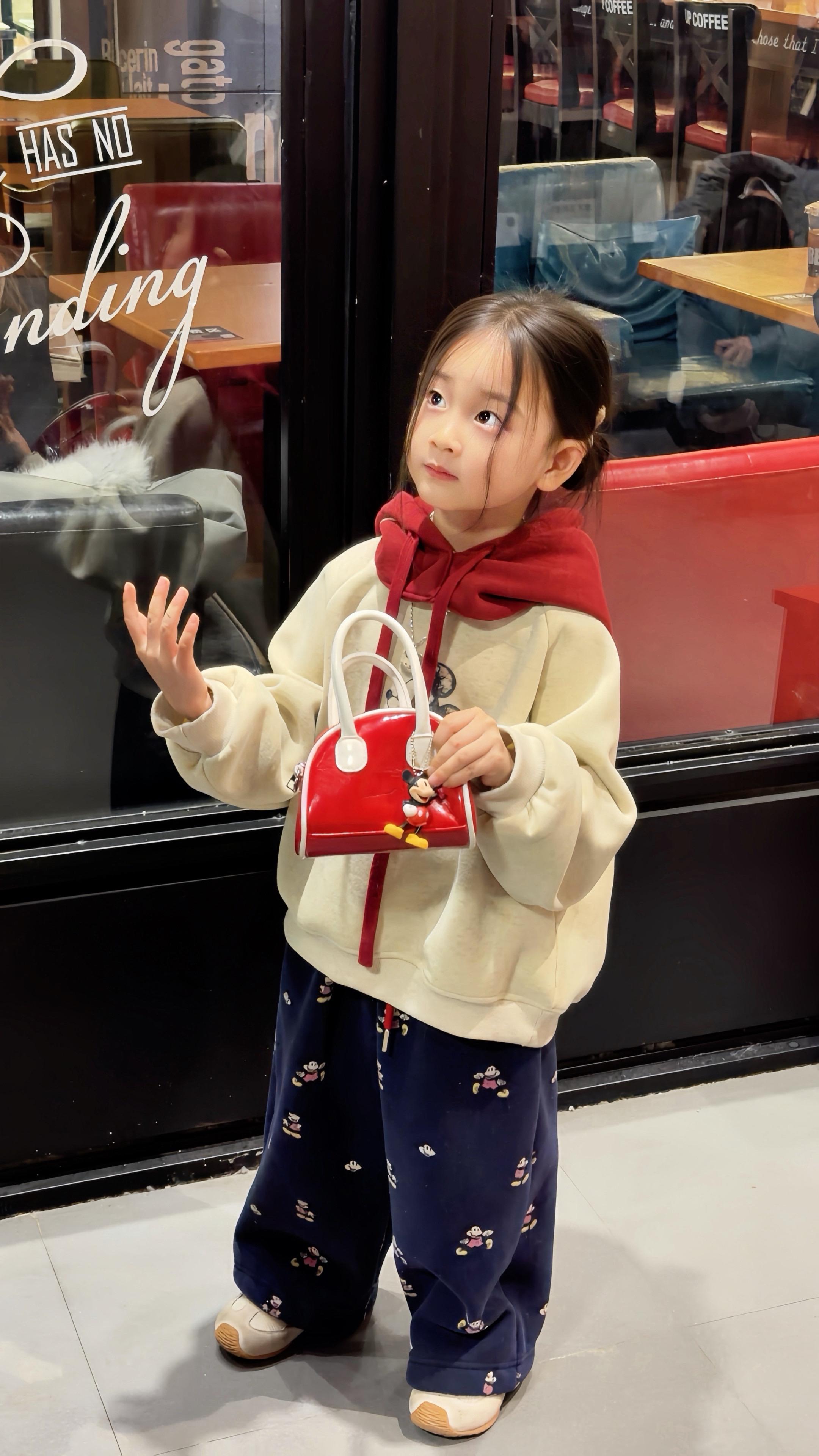 想要给我的女儿说： 很多事情其实根本没有意义 吃喝玩乐不是虚度光阴 吃...