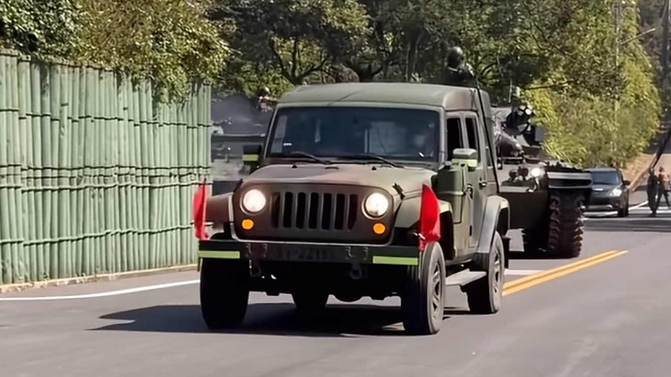 偶然刷到了海峡对岸的JEEP J8/AIL 风暴3轻型越野车。巧的是，与其颇有渊