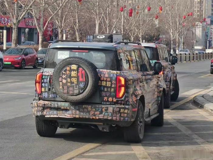 这是我见过为数不多，觉得好看的伪装车衣感觉以后宣传也可以往伪装车衣上做做文章，上