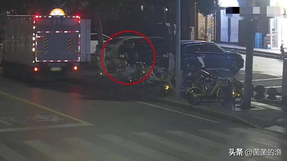 这事儿说出来都没人信。四个男的，在西安偷了300多辆共享单车去卖废铁，卖了五万多