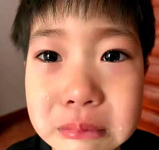 孩子跑来办证，

民政局破防了，

后来呢

泉州最近有件小事，但把人心里最软的