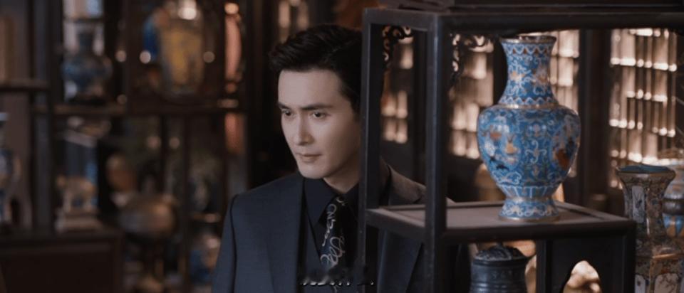 高伟光到民国也得被留牌子 黑西装、深色衬衫加领带，标准三件套被高伟光穿出了教科书