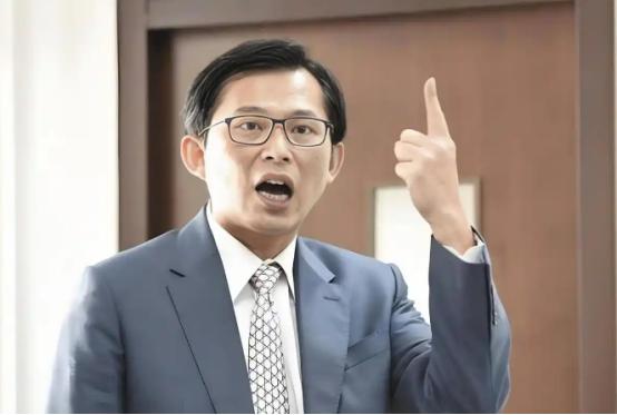 台“民众党主席”黄国昌发表声明，
 
5月31日，针对郑丽文推动修正“党产条例”