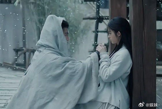 冰湖重生男女主这俩差多少岁啊，这搭配也太奇怪了 