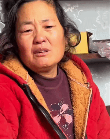 28岁小伙的妈妈，每天都在以泪洗面催婚
小伙：条件不好娶过来过苦日子吗？
妈妈：