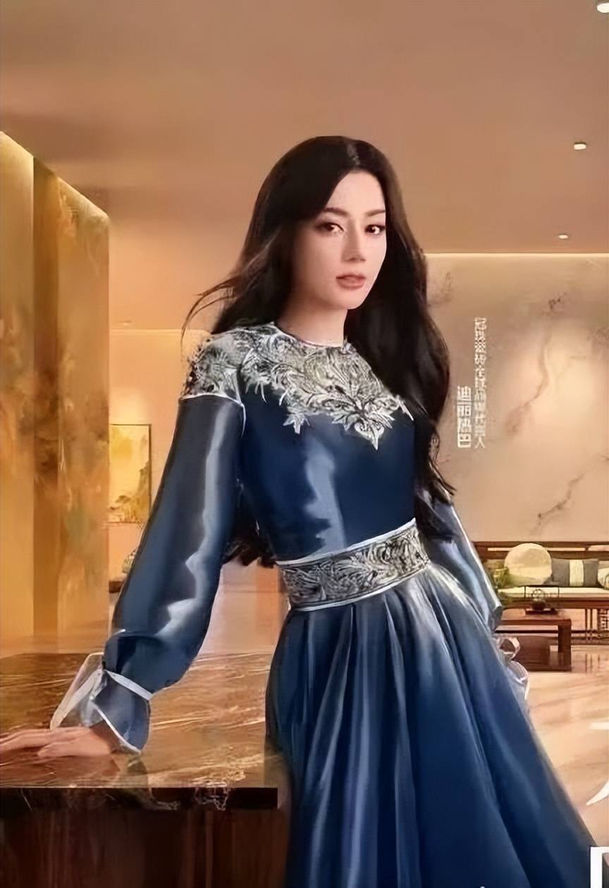 迪丽热巴与郭培合作备受瞩目，代言冠珠瓷砖并演绎高定礼服，新剧及广告大片引人瞩目。