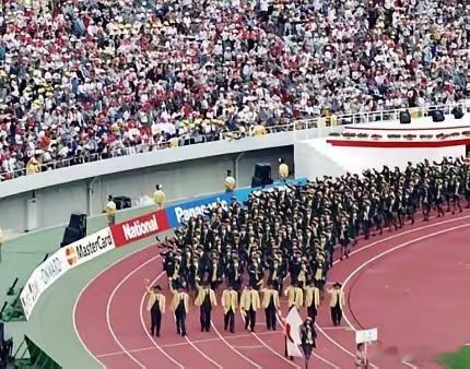 日本这次真的玩得太绝了！名古屋亚运会还没开打，中国代表团就已经在赛场外被“精准打