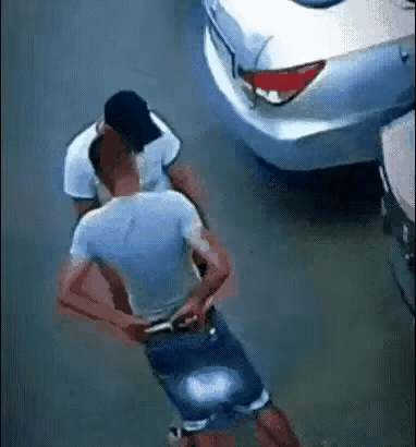 远离陌生人，但是白衣小哥也不是吃素的。
八种人要远离 不跟陌生人搭话 八种人要远