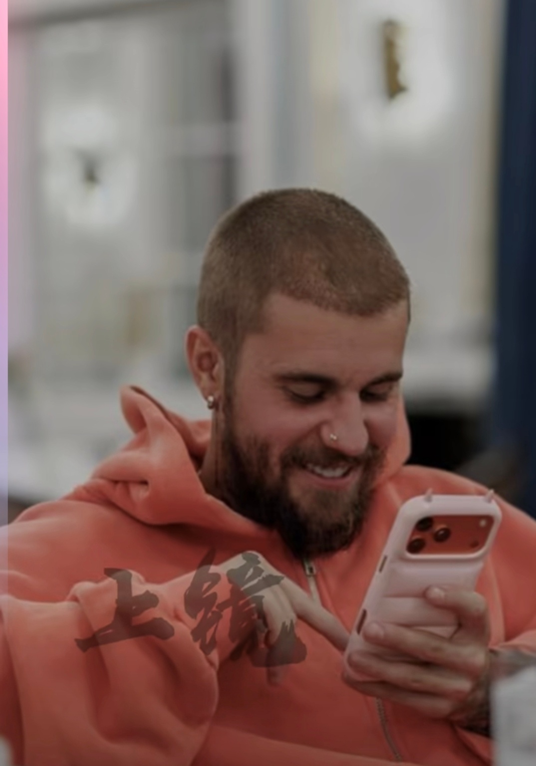 比伯吐槽iPhone按钮设计把多个功能挤在同一个位置，确实不合理，不过抱怨“想对