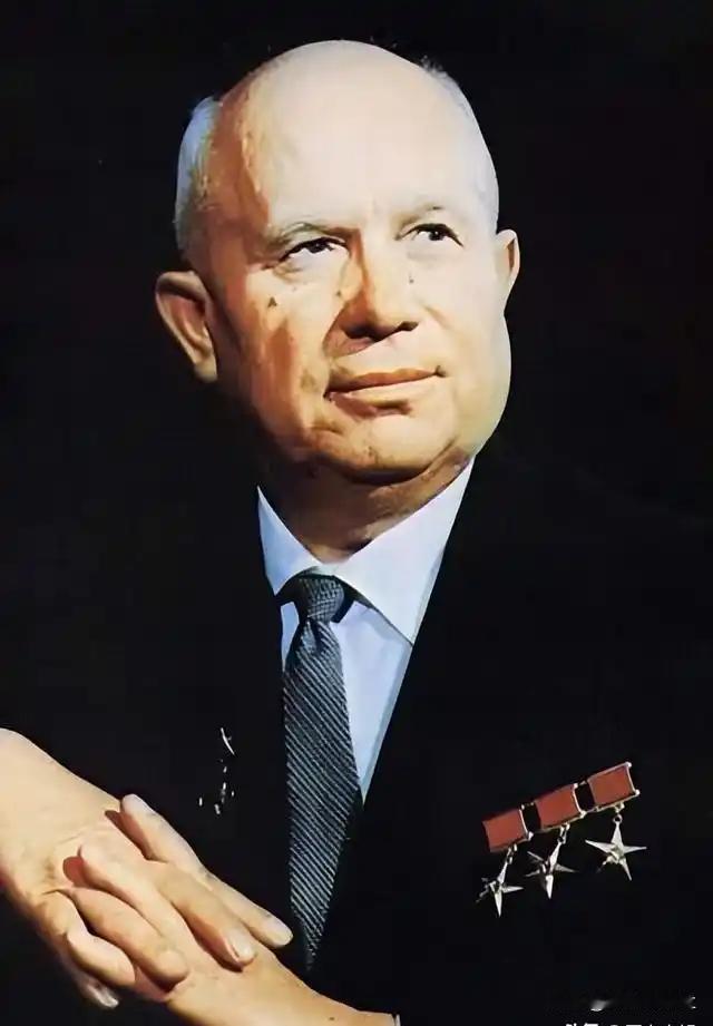 [太阳]1943年，赫鲁晓夫儿子被判枪决，他为救儿子竟向斯大林下跪，尊严尽失，但