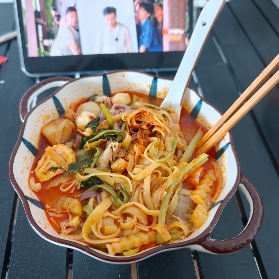 自己煮的麻辣烫，我是小孩儿。王俊凯中餐厅10