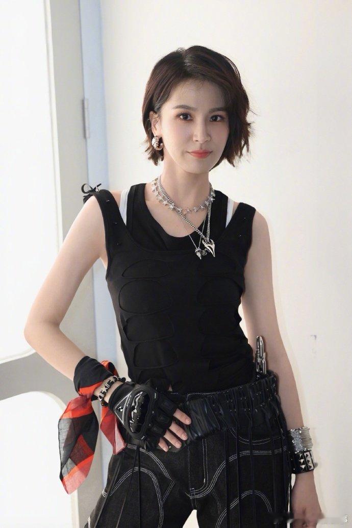 曾沛慈录节目不好意思向家人撒娇 被众人围观的时刻，曾沛慈连表达温柔都变得腼腆，这