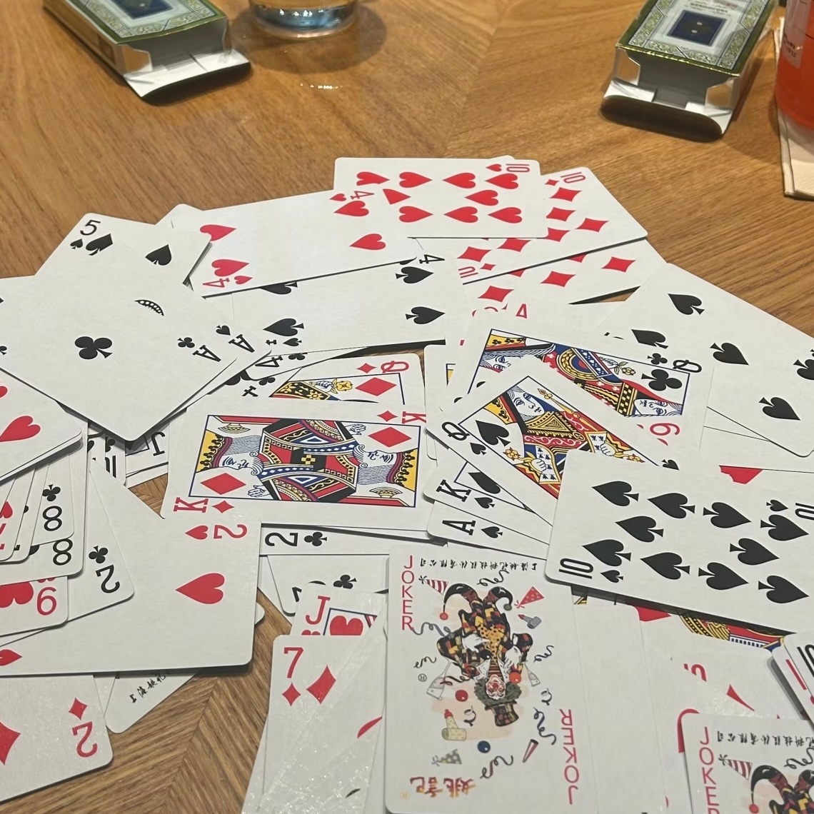 最近几天不是在喝酒就是在打牌：一觉睡到11点，接着去我奶家吃完午饭喝点酒，然后开