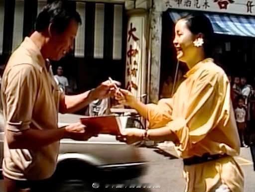 【邓丽君化身一日导游，带日本观众游狮城🇸🇬🌴】上一篇小编提到，邓丽君小姐1