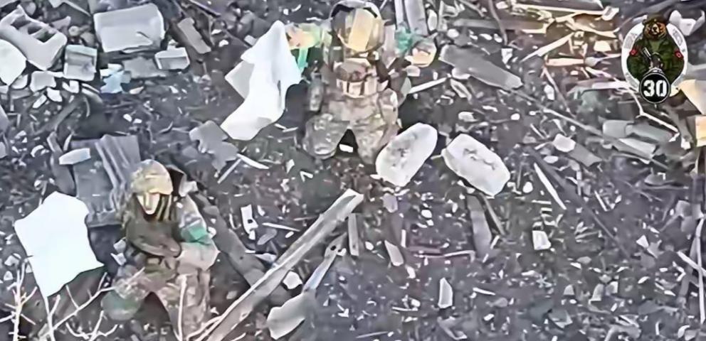大鹅发明战争“新玩法”，无人机挂载投降二维码，乌军用手机扫码即可表示投降，可以进