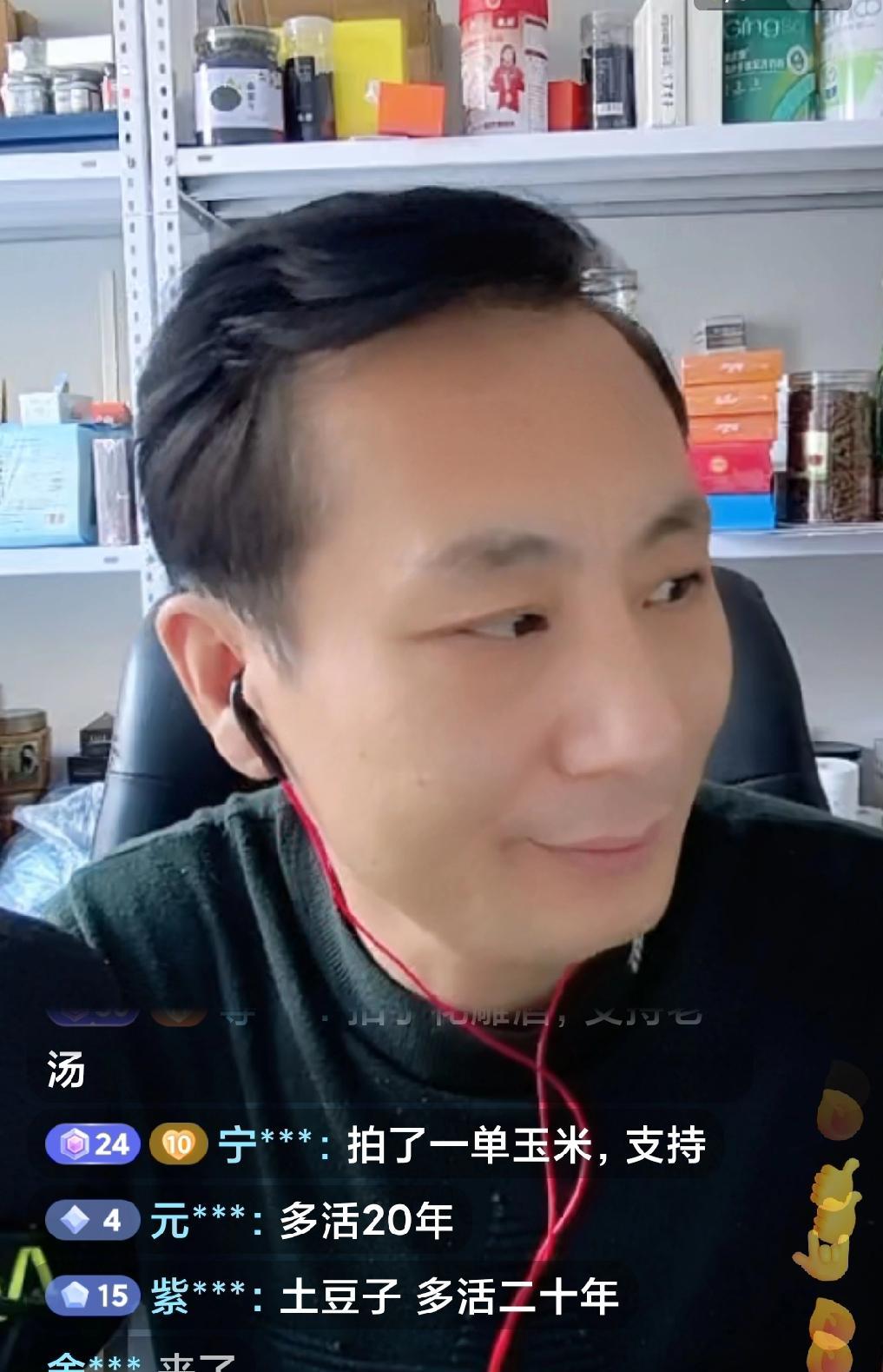 他做的“最亏本”的决定，如今成了最增值的资产。
当别人搅浑水时，他敢站定。
当流