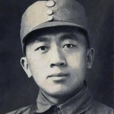 1944年，一打入敌人内部的地下党刚查完哨回到家里，伪副师长的妻子就慌里慌张地推
