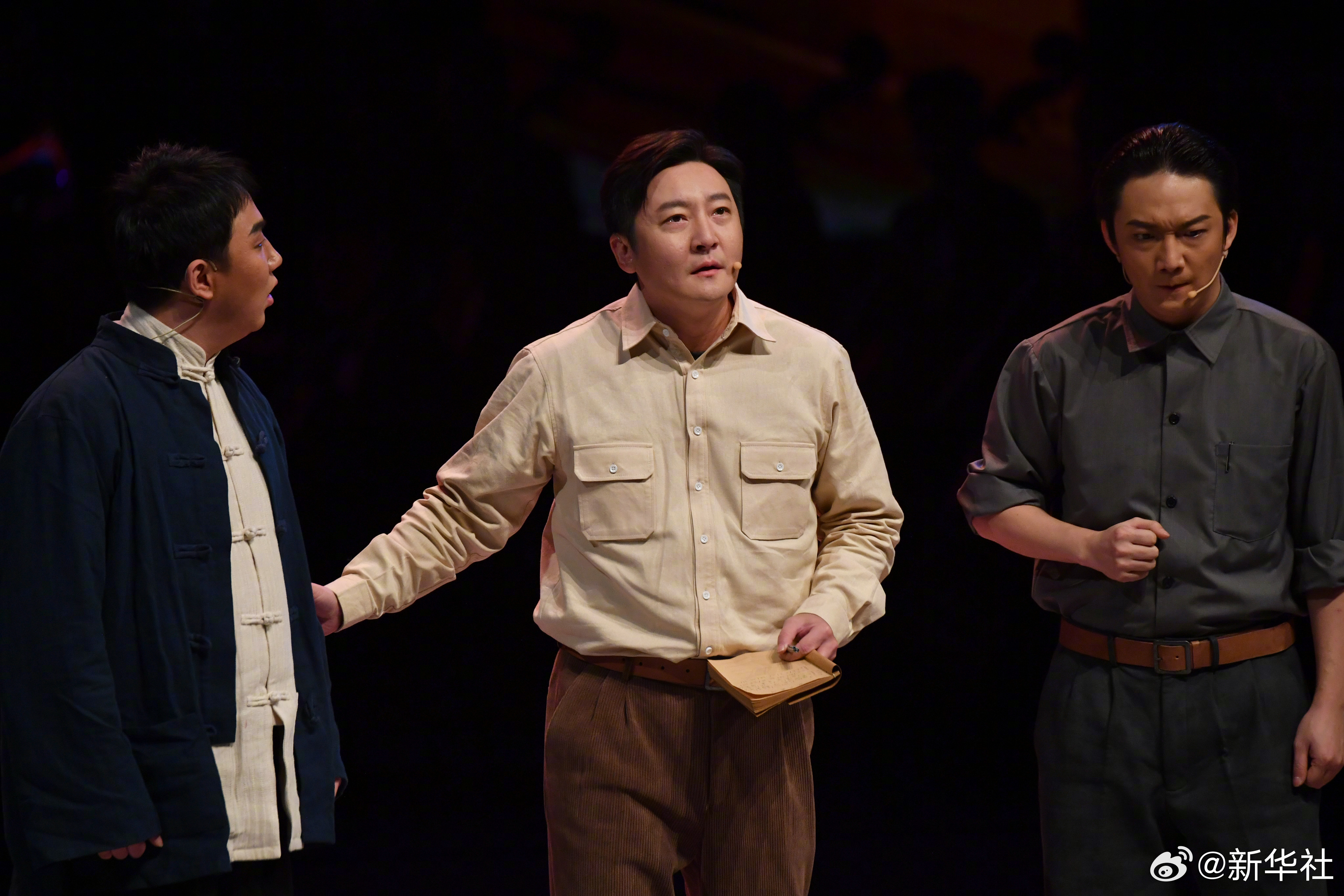 【#郭京飞演绎团结就是力量创作故事#】“团结就是力量，团结就是力量！”10月18