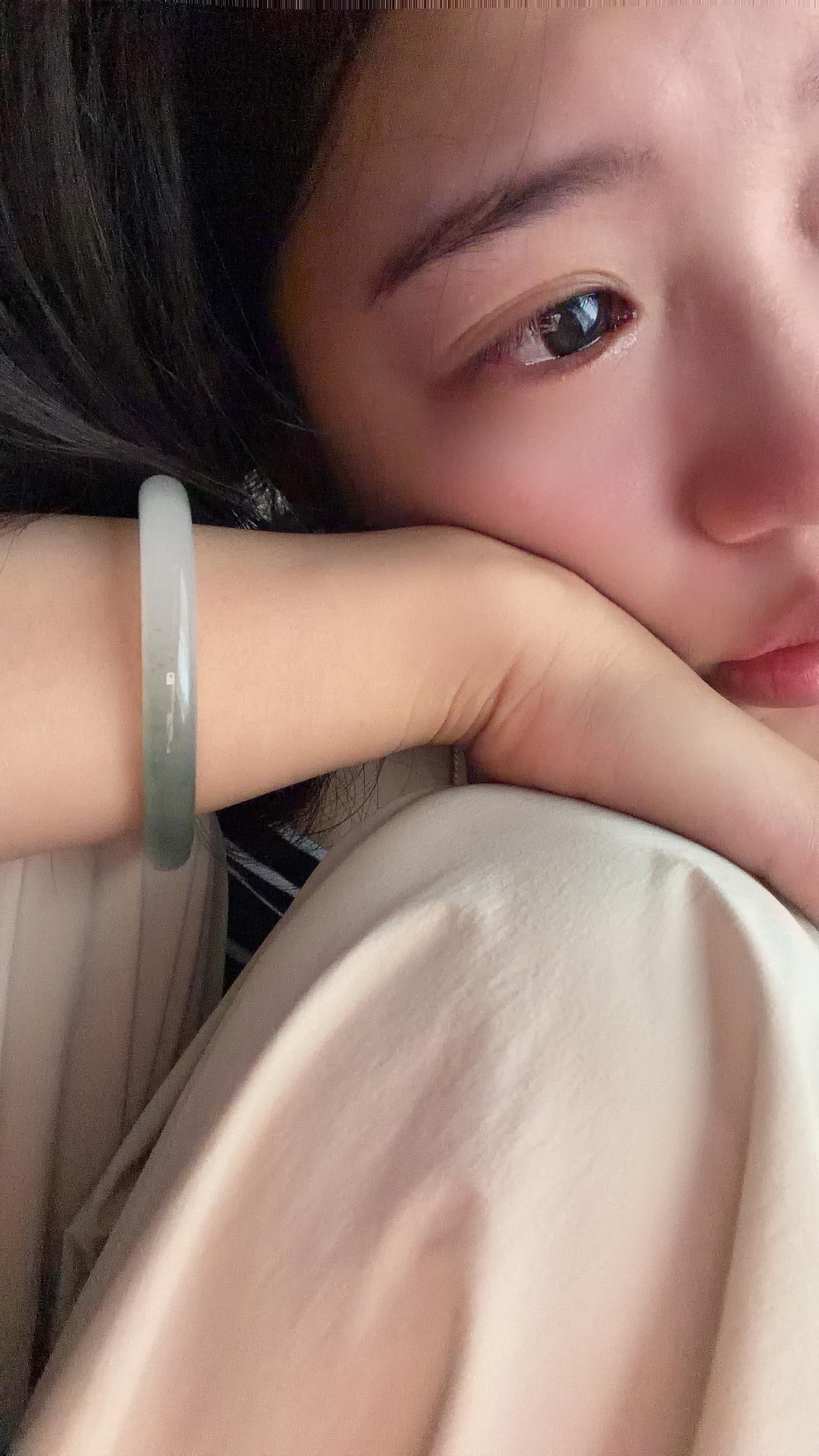 命运好幽默，让爱的人都沉默…