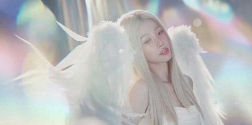 虞书欣和迪丽热巴撞造型了 ​​​