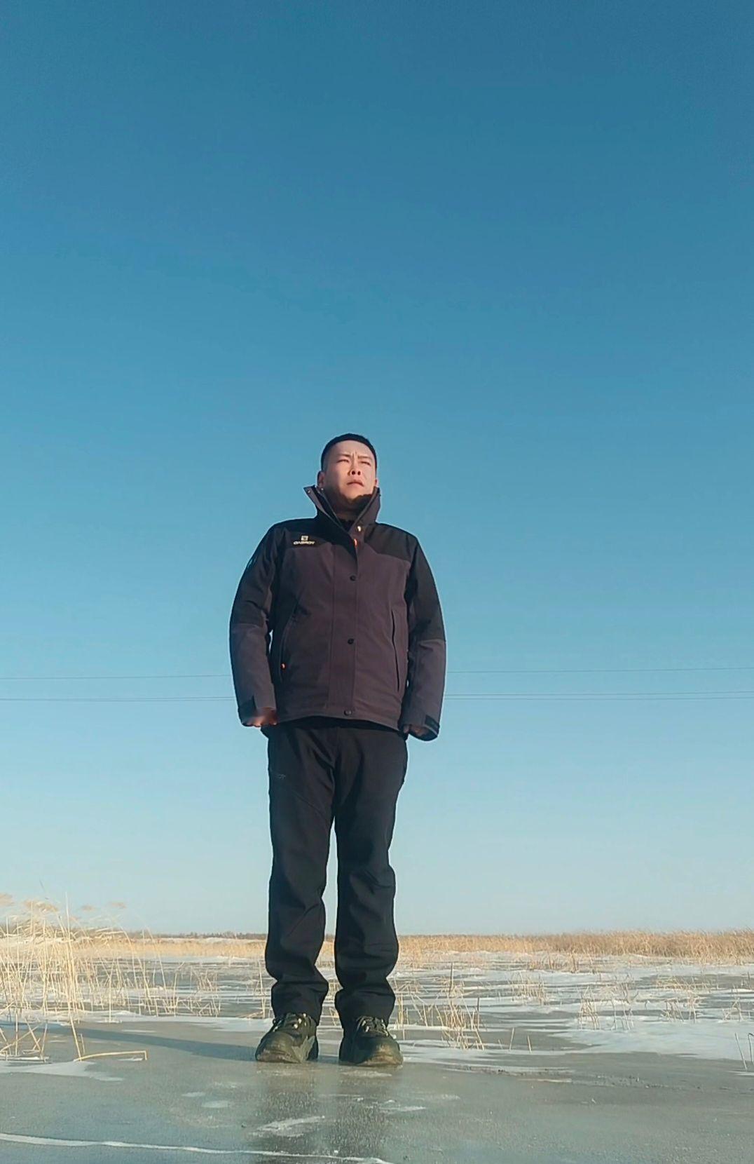 在大冰上，玩了一会，又回忆起来。都是过去，想着为自己家乡，做点贡献，这一天，很快