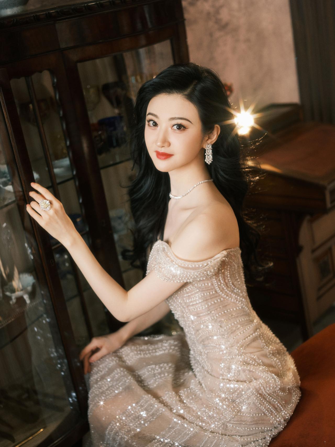 景甜：流光溢彩尽显优雅明艳