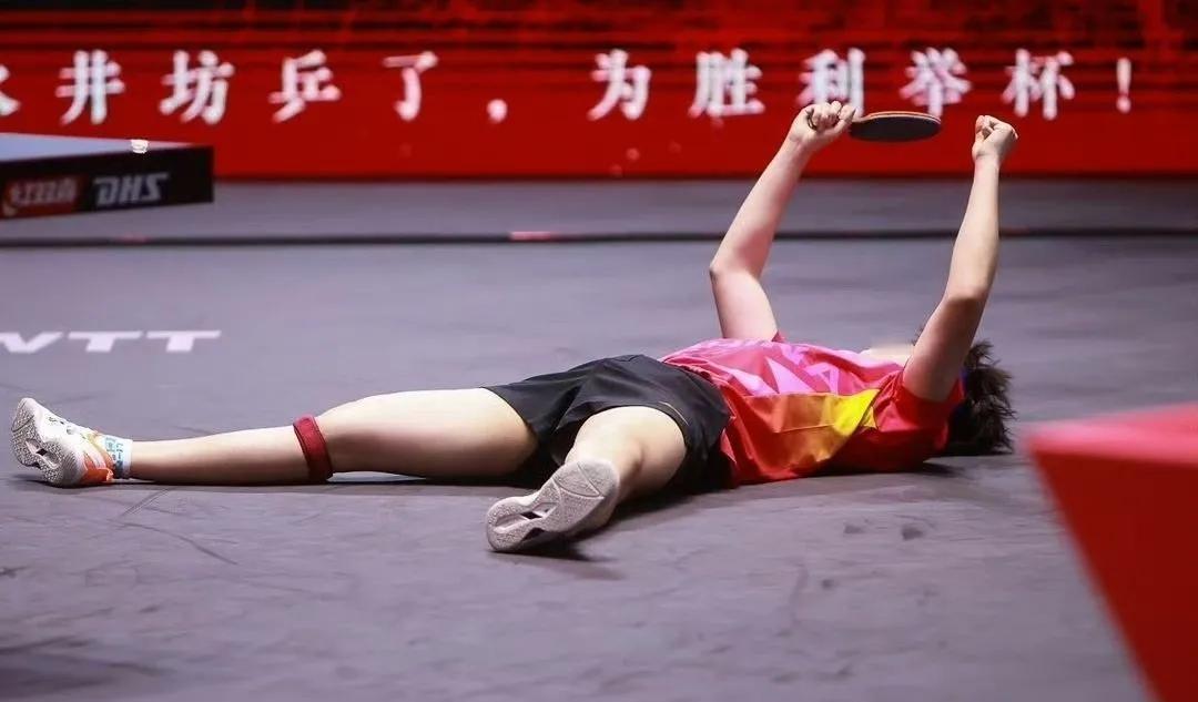 王楚钦是新加坡大满贯赛收获最多的运动员，收获了男单和混双冠军、男双亚军，男单世界