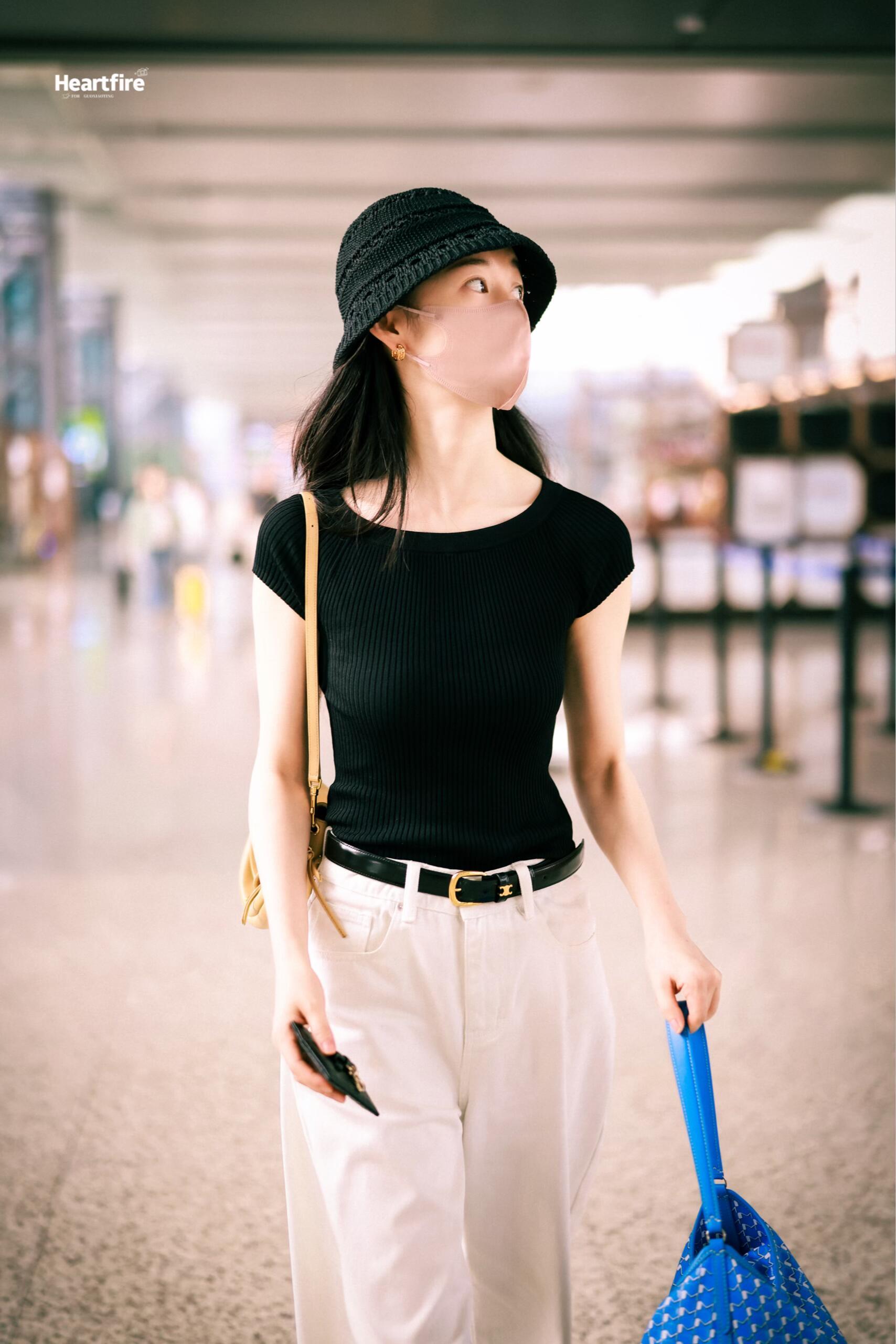 郭晓婷化身空姐接待萌宠乘客郭晓婷出发参加Vogue 刷到路透的第一反应：这是去参