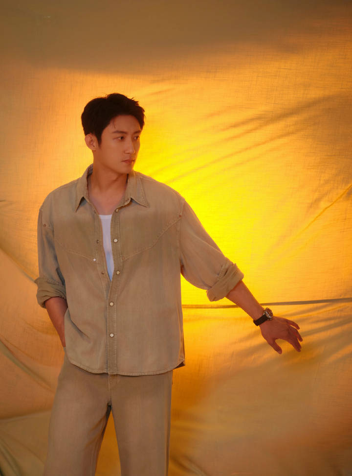 黄景瑜︱《明川有知夏》︱官宣开机四宫格20260414官宣海报四宫格和他们的全身