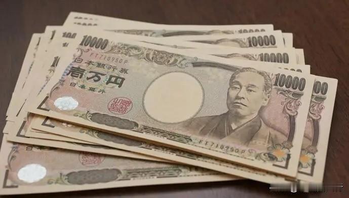 日元太差劲了。
今天10000元人民币，
居然可以换到24.1万日元。
要知道2