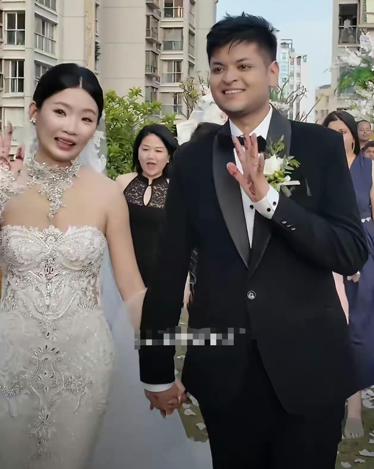 小姐姐嫁给印度阿三，家里一下子涌来几十个印度亲戚，赢麻了！婚后千万记得，一定要回