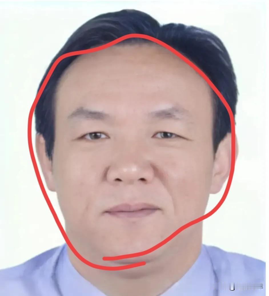 1996年抹平三千万债务的能人，2016年指挥长枪砍刀殴毙保安。
这哪是什么能人