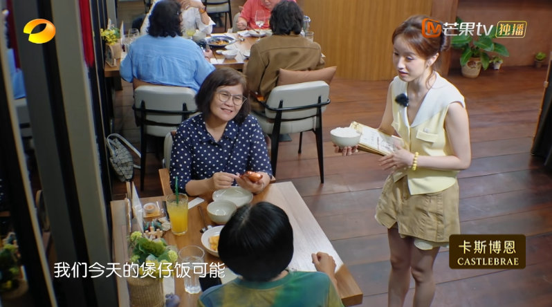 昆凌安慰王俊凯 王俊凯做煲仔饭滑铁卢了 《中餐厅》王俊凯做煲仔饭连续糊锅，炊具不