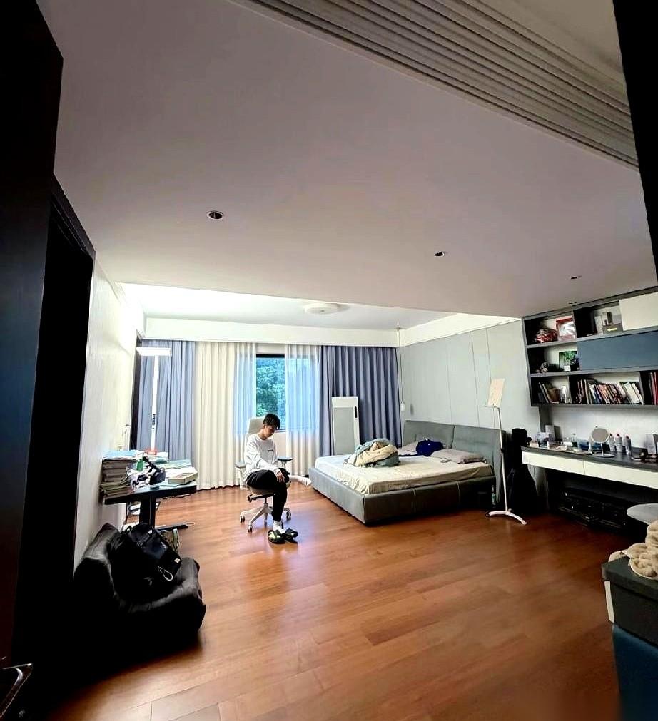 28万8的彩礼。
100克黄金。
市中心，全款，120平。
我刚看到这个单子的时