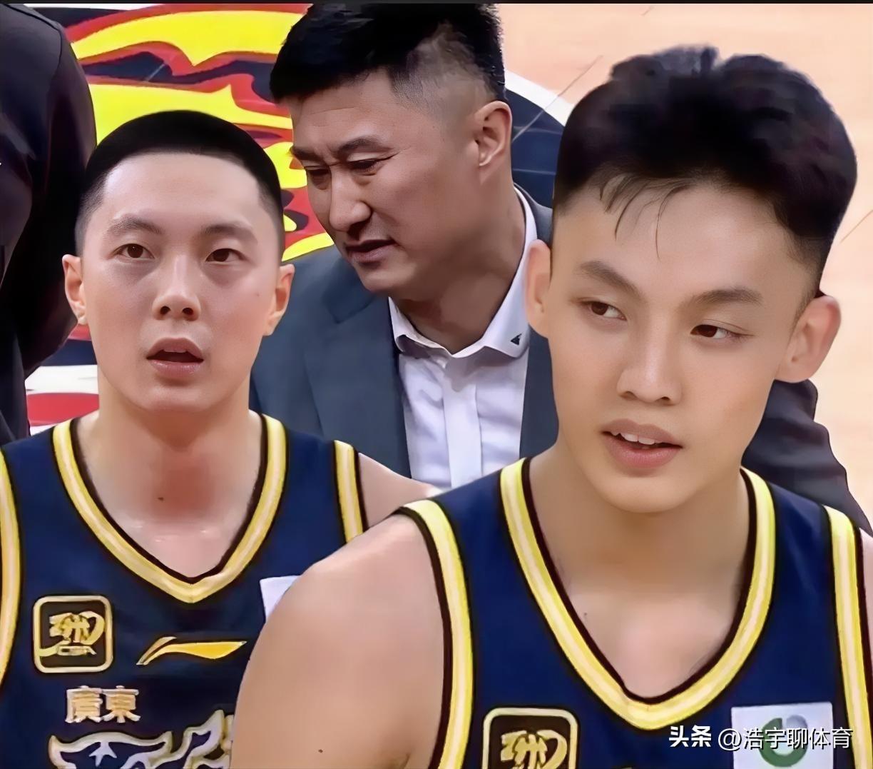 球迷朋友们发现了吗？广东队上赛季颗粒无收，却把常规赛赢辽宁队44分当成了最大的收