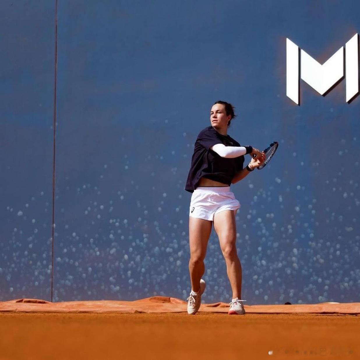 🇫🇷布瓦松宣布退出下周举行的鲁昂 WTA250 赛事。这位法国女单一姐此前曾