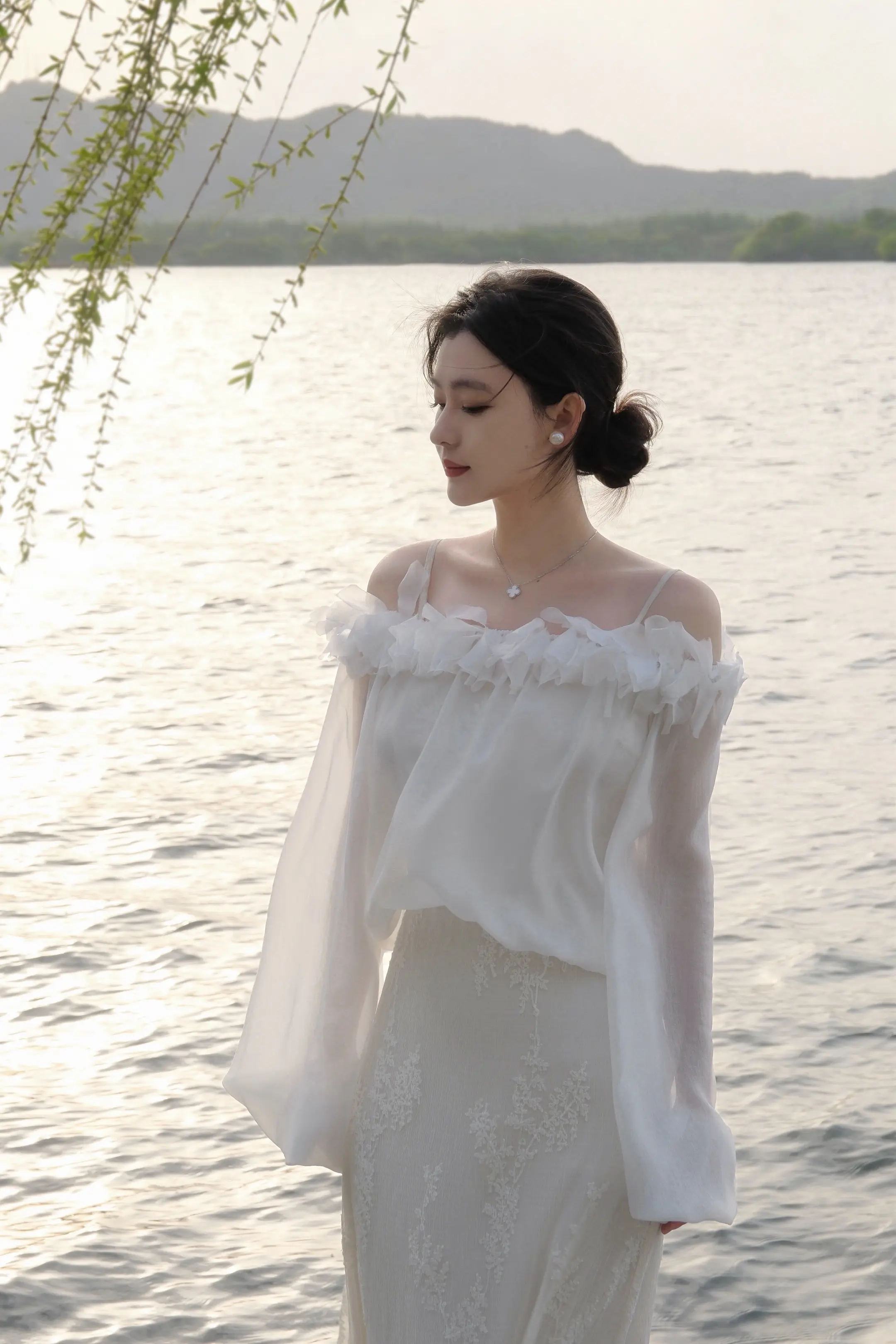 这山河 清清如我 淡淡着色。