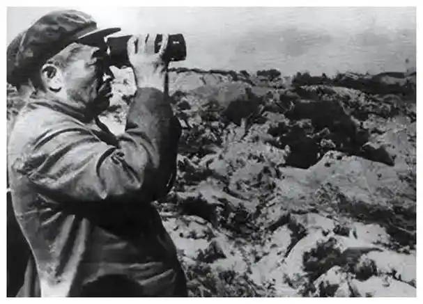 在中国现代史上，十大元帅中，彭德怀无疑是最令人敬仰的一位。他以铁血丹心、刚直不阿