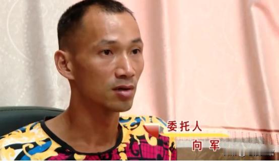 1993年，一11岁男孩离家出走，谁料，碰到人贩子，把他卖到了广州。没想到，28