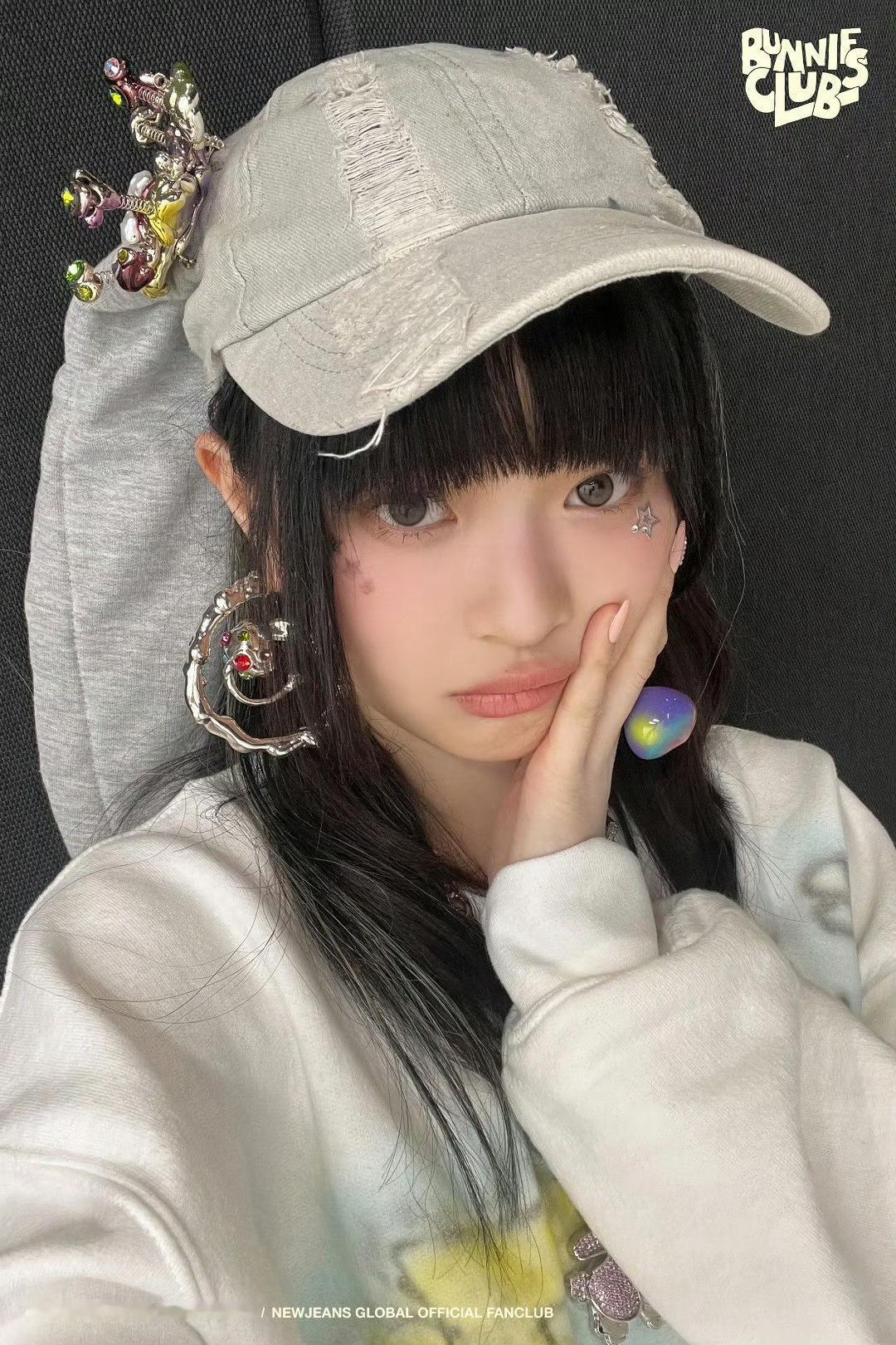 hanni和haerin 广场摩擦中💥 ​​​
