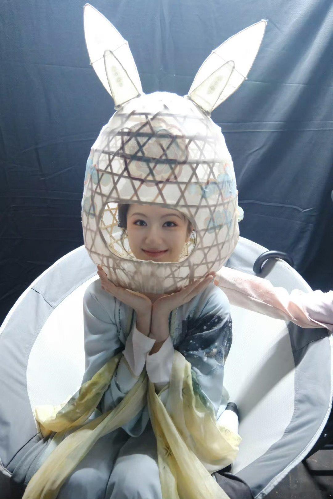 李兰迪兔灯笼李兰迪兔子塑此女是一只超可爱的小兔子🐰 ​​​
