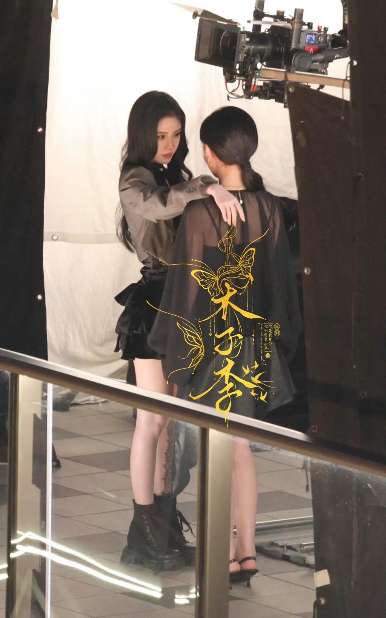 鞠婧祎看对手女演员的眼神，如此带感的眼神，鞠婧祎你真的是好女孩吗[捂嘴哭] ​​