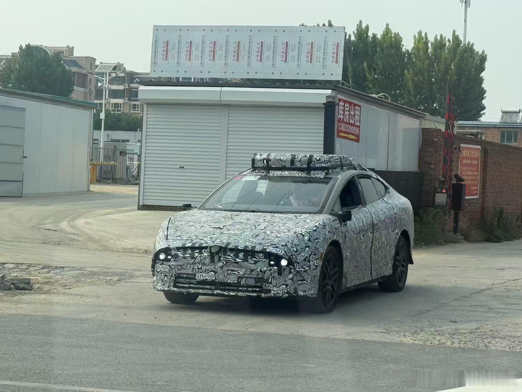 胖哥汽车频道[超话] 偶遇伪装车，猜猜这是啥？新车情报局大V聊车 ​​​