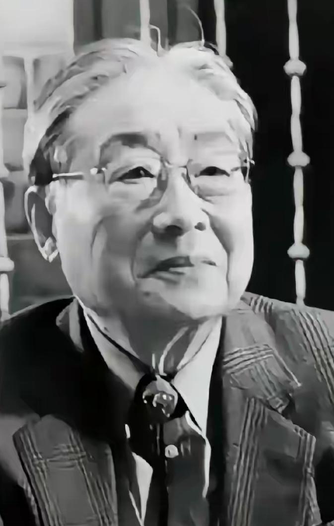 如今一看自己当初太幼稚了，当年看到翁万戈把183件国宝文物无偿捐给老美博物馆时都