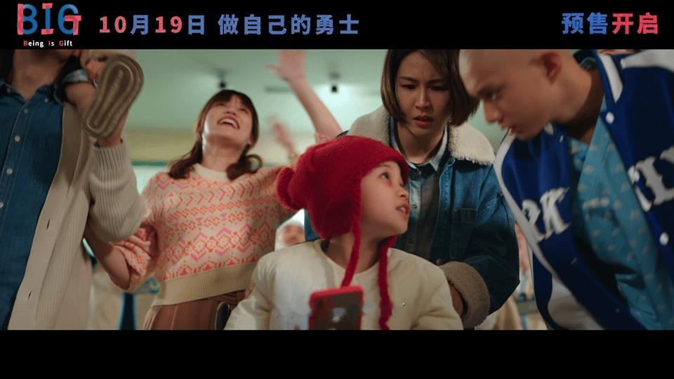 #无坚不摧的妈妈也只是个小女孩#电影《816》里的场景让人动容，孩子们因病受苦，