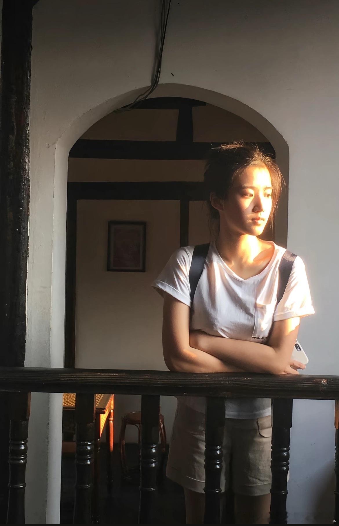 卢昱晓这个照片真的有点赵默笙内味 ​​​