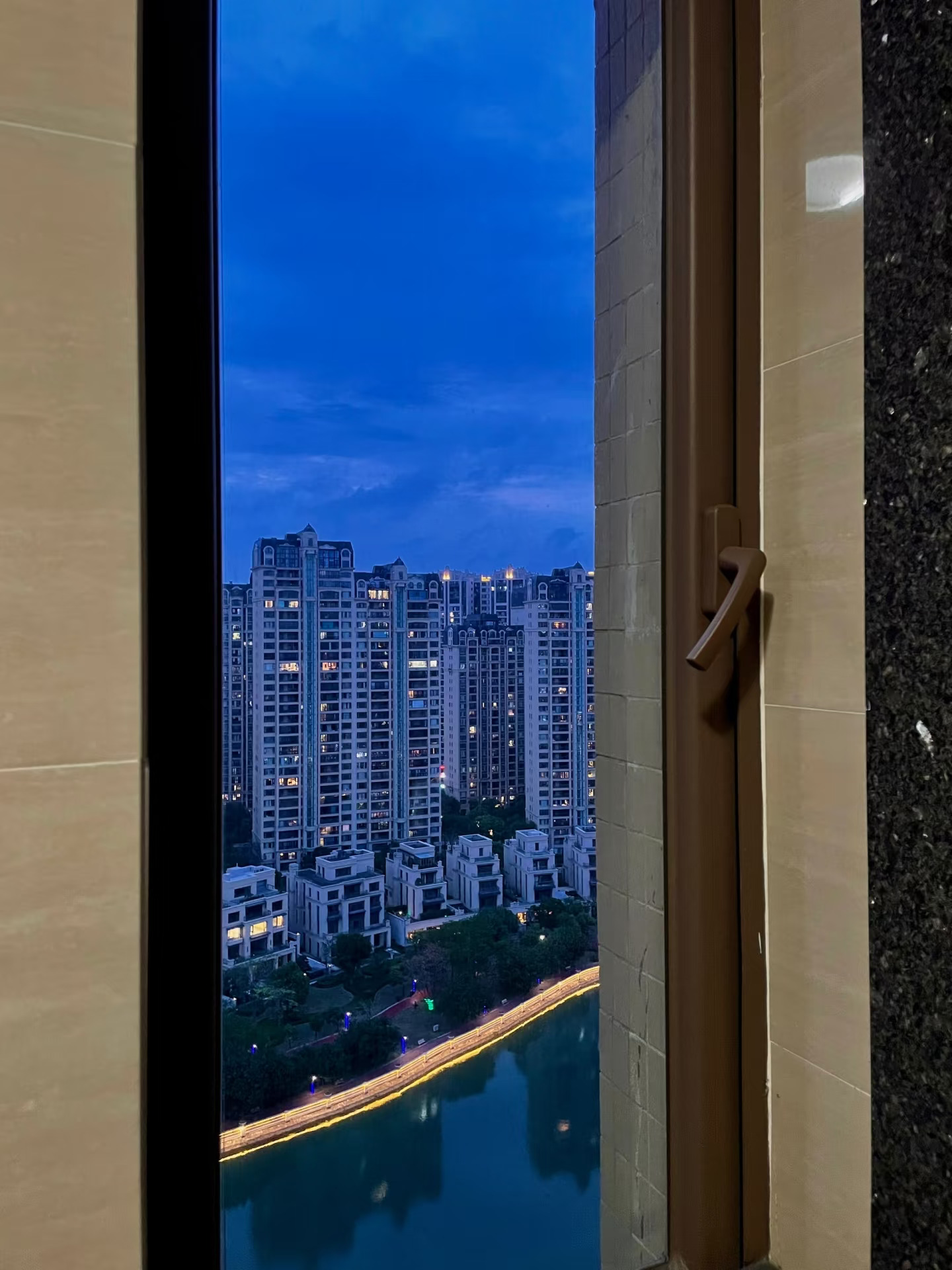 4.24雨后的汕头，蓝调特别美！