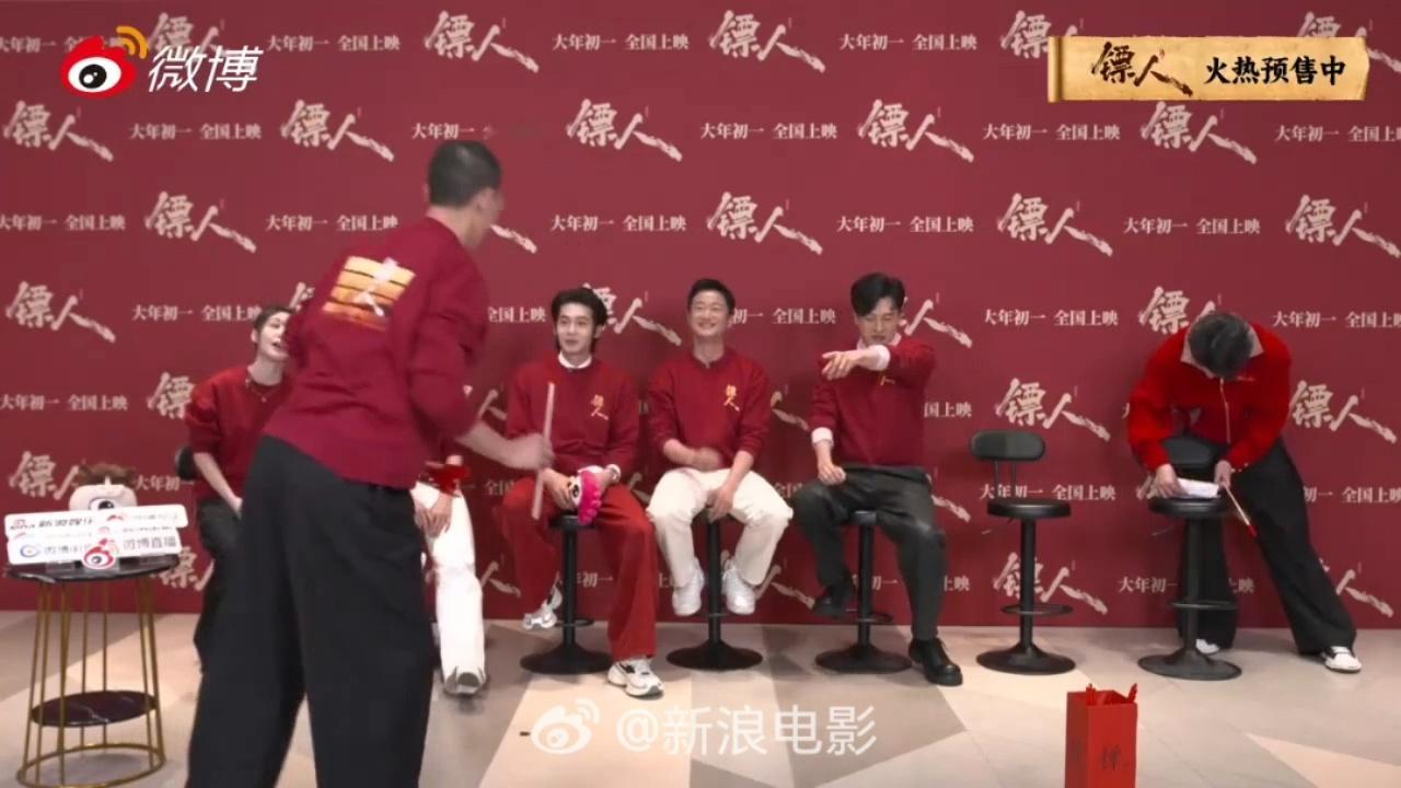 于适投壶是练过吧于适这大腿抱得猝不及防于适简直是投壶小能手，稳定输出百发百中，各