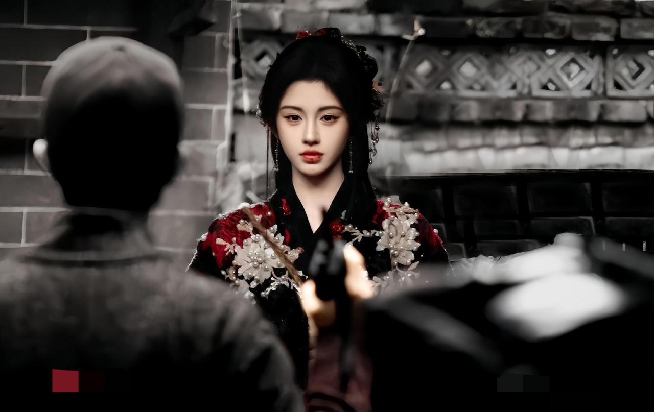 郭敬明全程姨母笑？

这剧怕是要爆！

最近《月鳞绮纪》杀青，

郭敬明从开机到