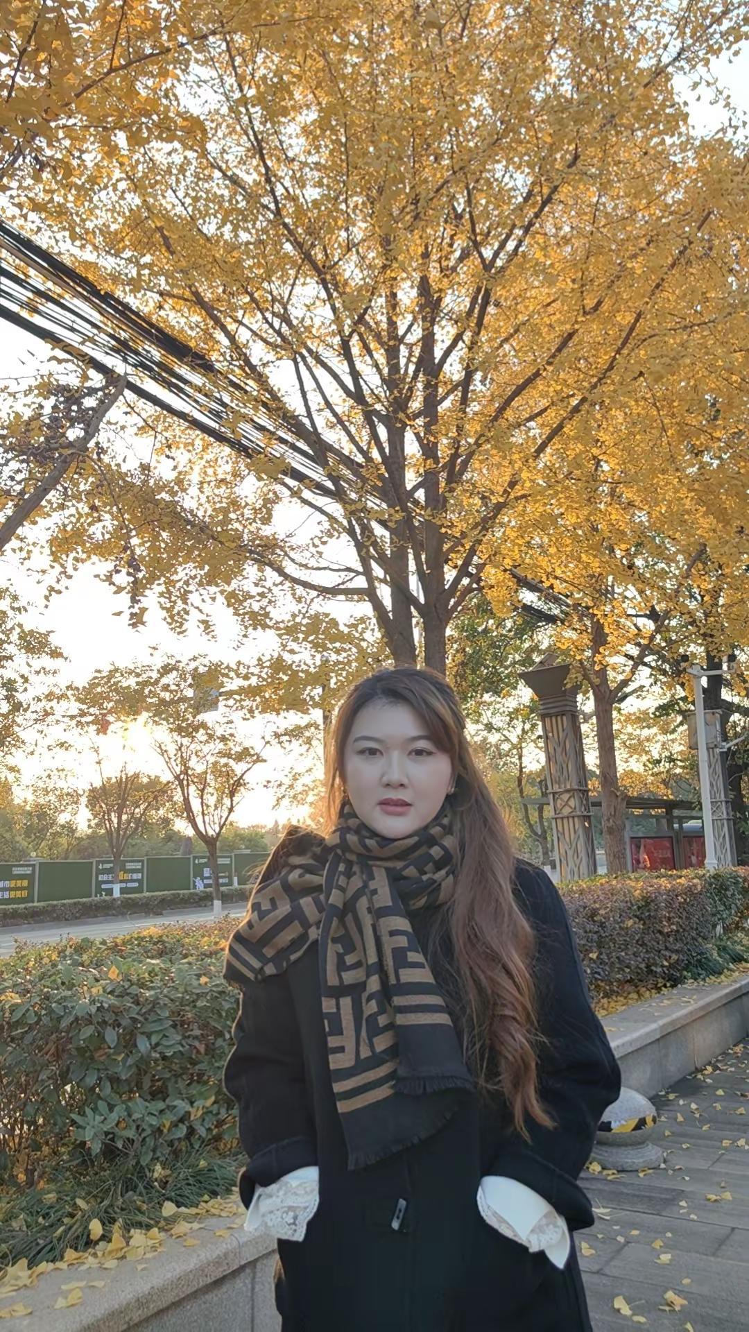 今天户外好冷好冷 🧊 没围巾真不行。又到了手脚冰凉的季节了…